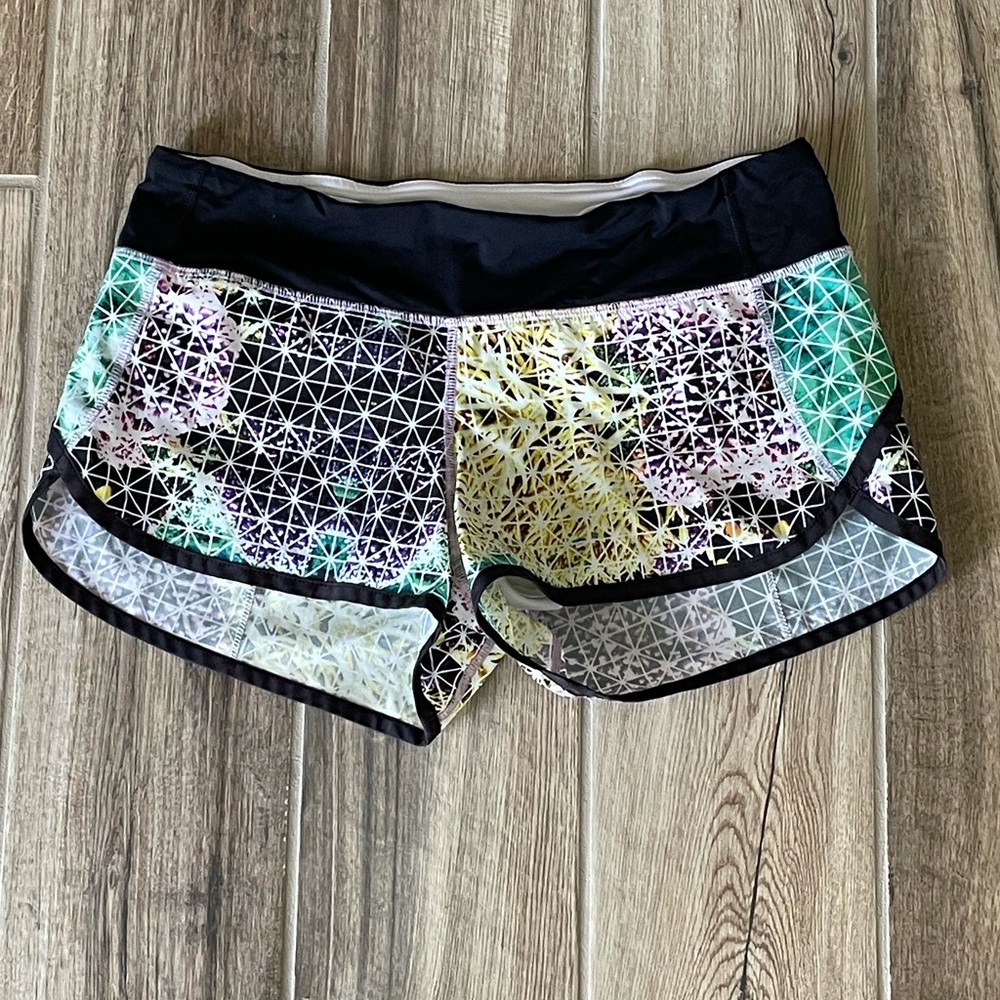 Lululemon Speed Shorts - Paradise Grid - Size 6